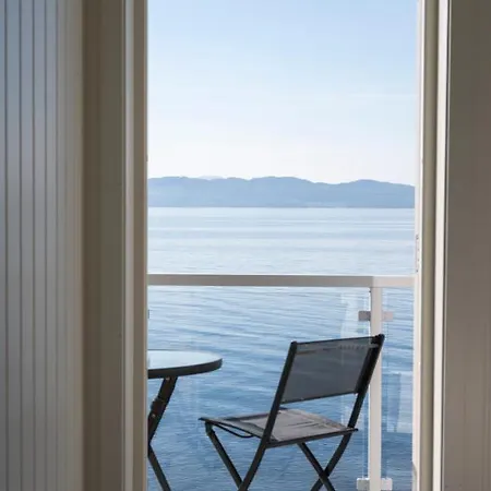 Holiday home Hjellup Fjordbo *