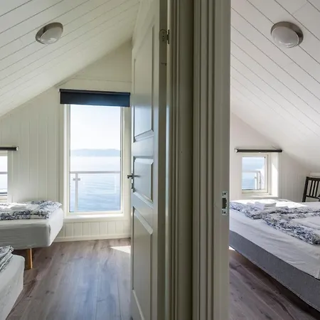 Holiday home Hjellup Fjordbo