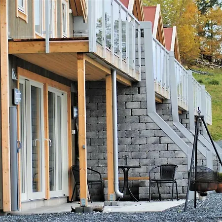 Hjellup Fjordbo Feriehus *