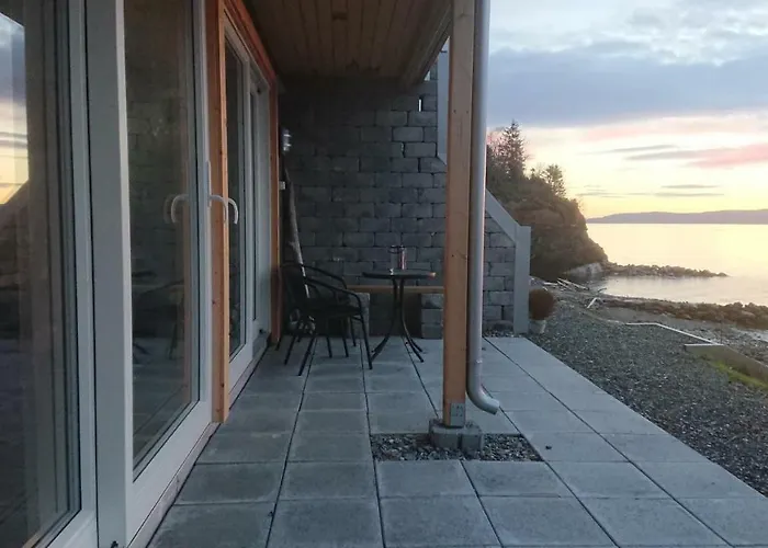 Hjellup Fjordbo Feriehus *